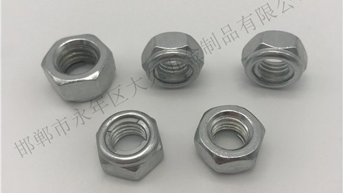 防松螺母是通過什么方式防止螺母松動呢？